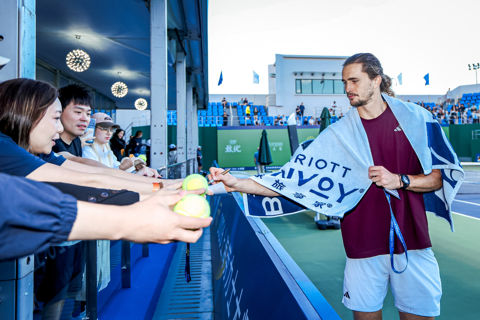 Alexander Zverev signing tennis balls for fans at the practice courts at the Shanghai Masters